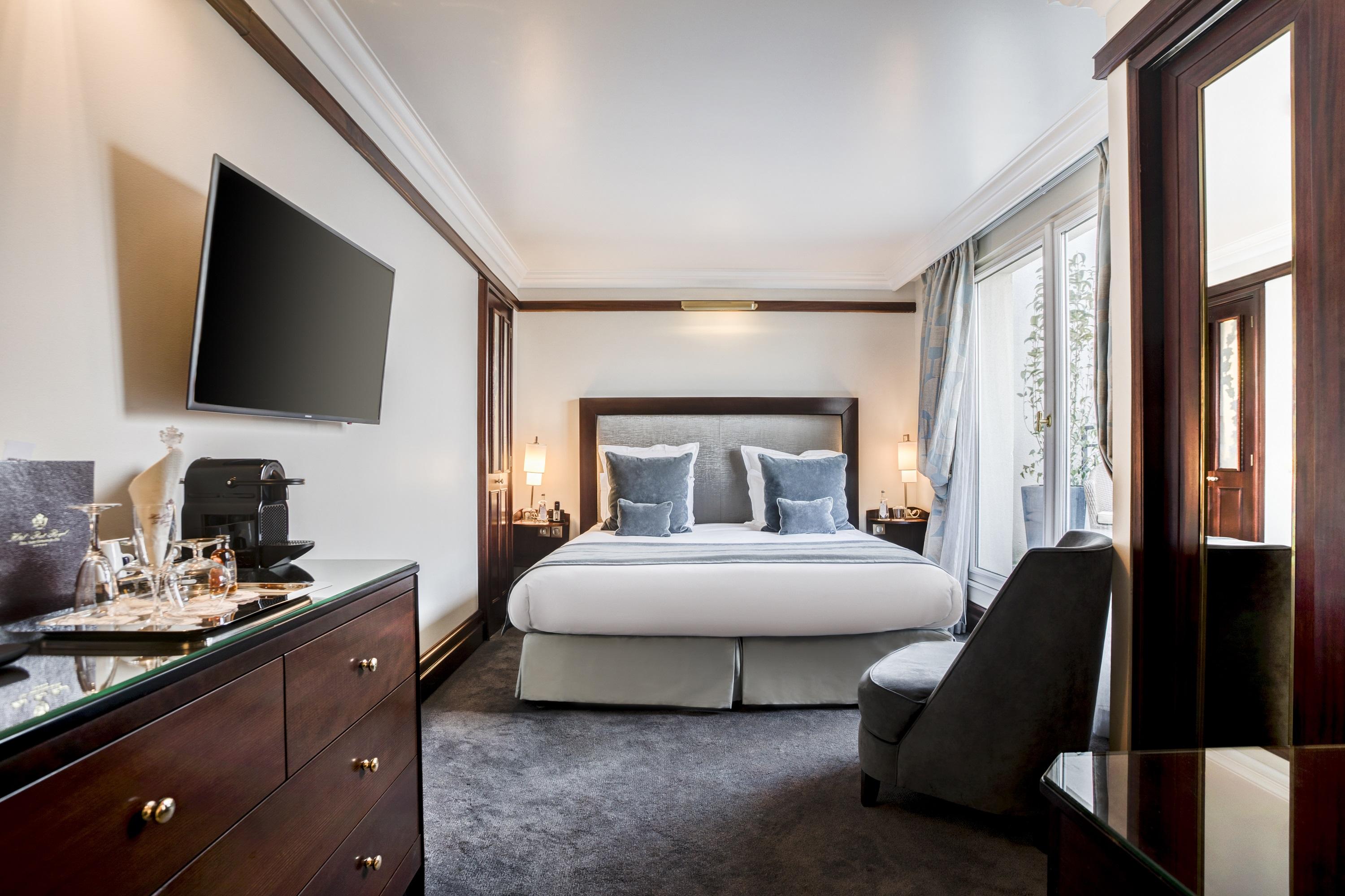 Hotel Pont Royal ปารีส ภายนอก รูปภาพ A room at the hotel