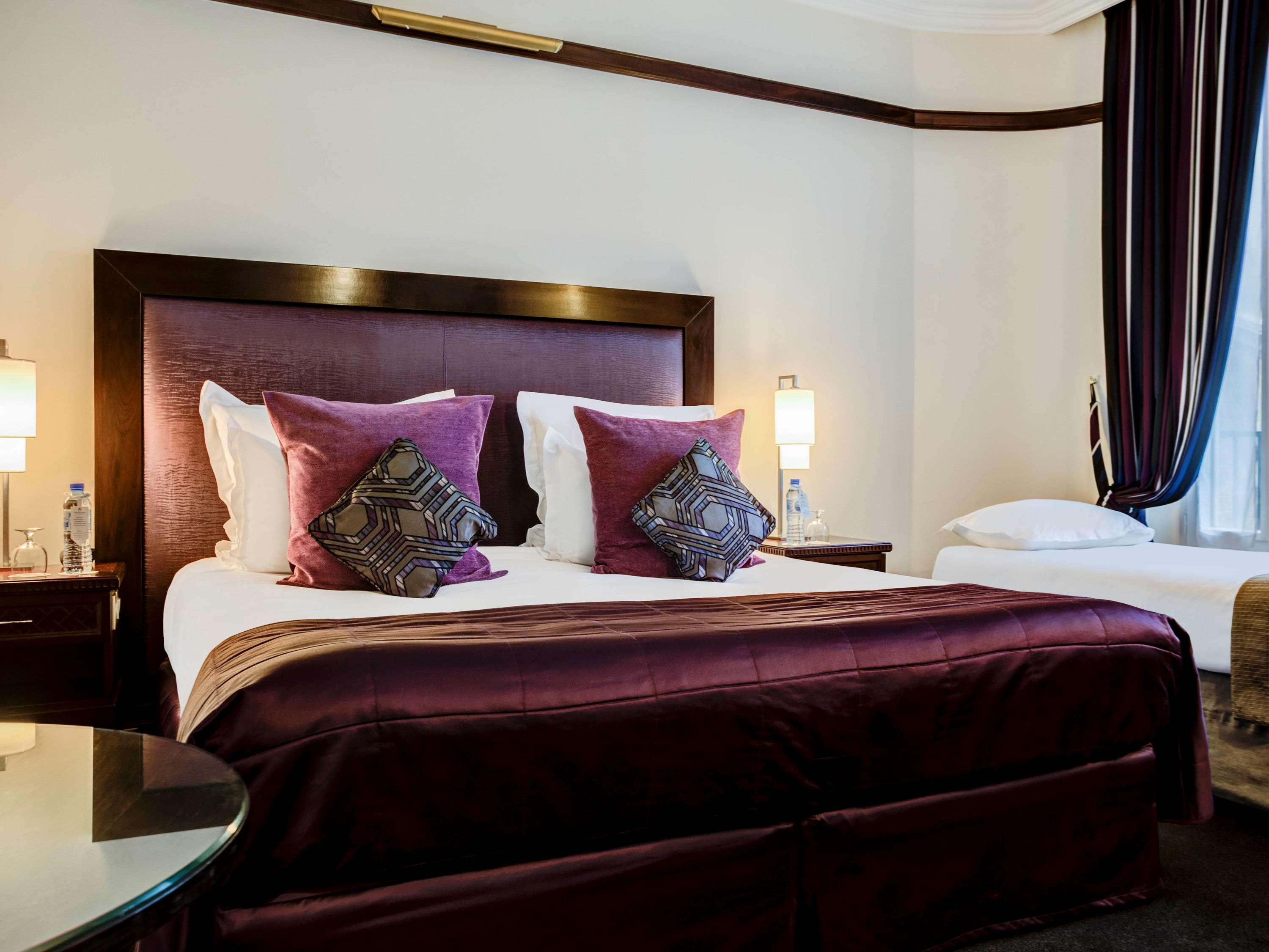 Hotel Pont Royal ปารีส ภายนอก รูปภาพ A bedroom at the hotel