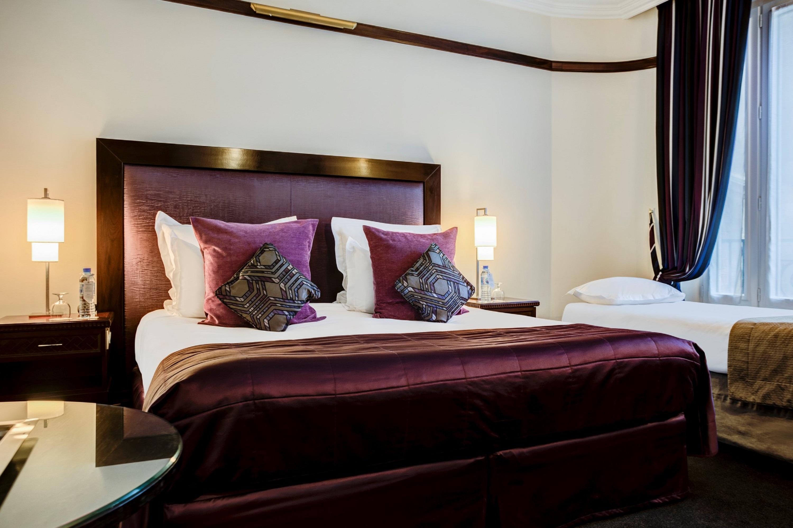 Hotel Pont Royal ปารีส ภายนอก รูปภาพ A bedroom at the hotel