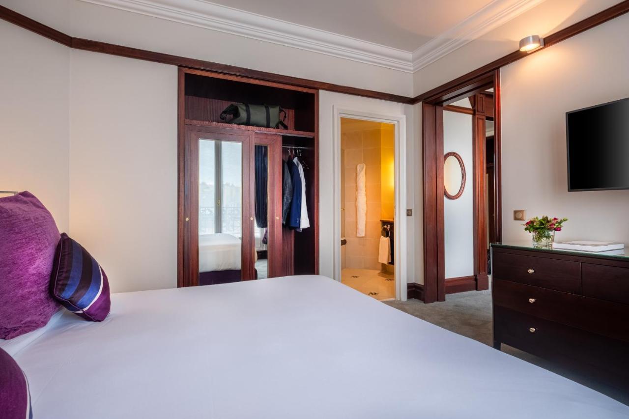 Hotel Pont Royal ปารีส ภายนอก รูปภาพ A bedroom at the hotel