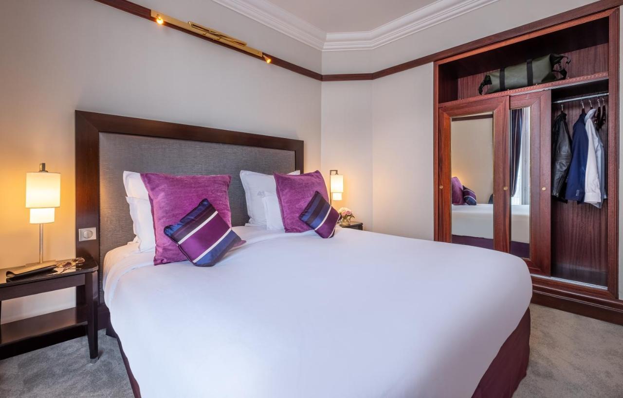 Hotel Pont Royal ปารีส ภายนอก รูปภาพ A bedroom at the hotel