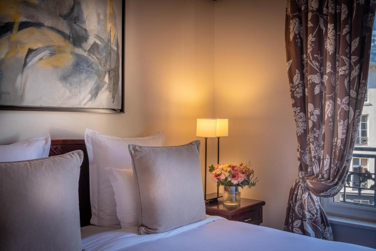 Hotel Pont Royal ปารีส ภายนอก รูปภาพ A bedroom at the hotel