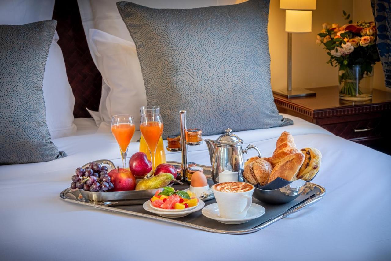 Hotel Pont Royal ปารีส ภายนอก รูปภาพ Room service
