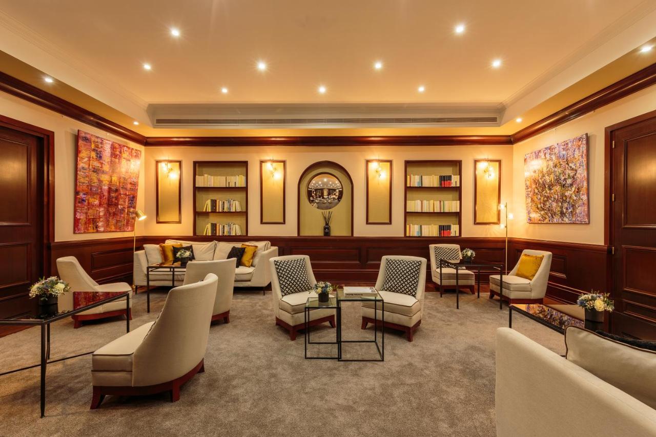 Hotel Pont Royal ปารีส ภายนอก รูปภาพ The Club Lounge at the airport
