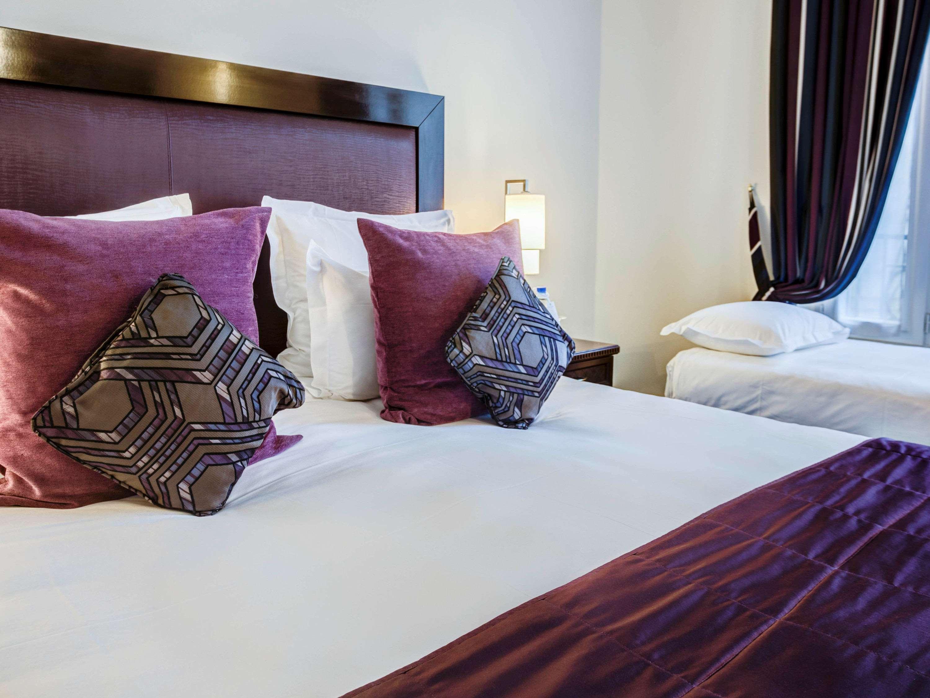 Hotel Pont Royal ปารีส ภายนอก รูปภาพ A bedroom at the hotel