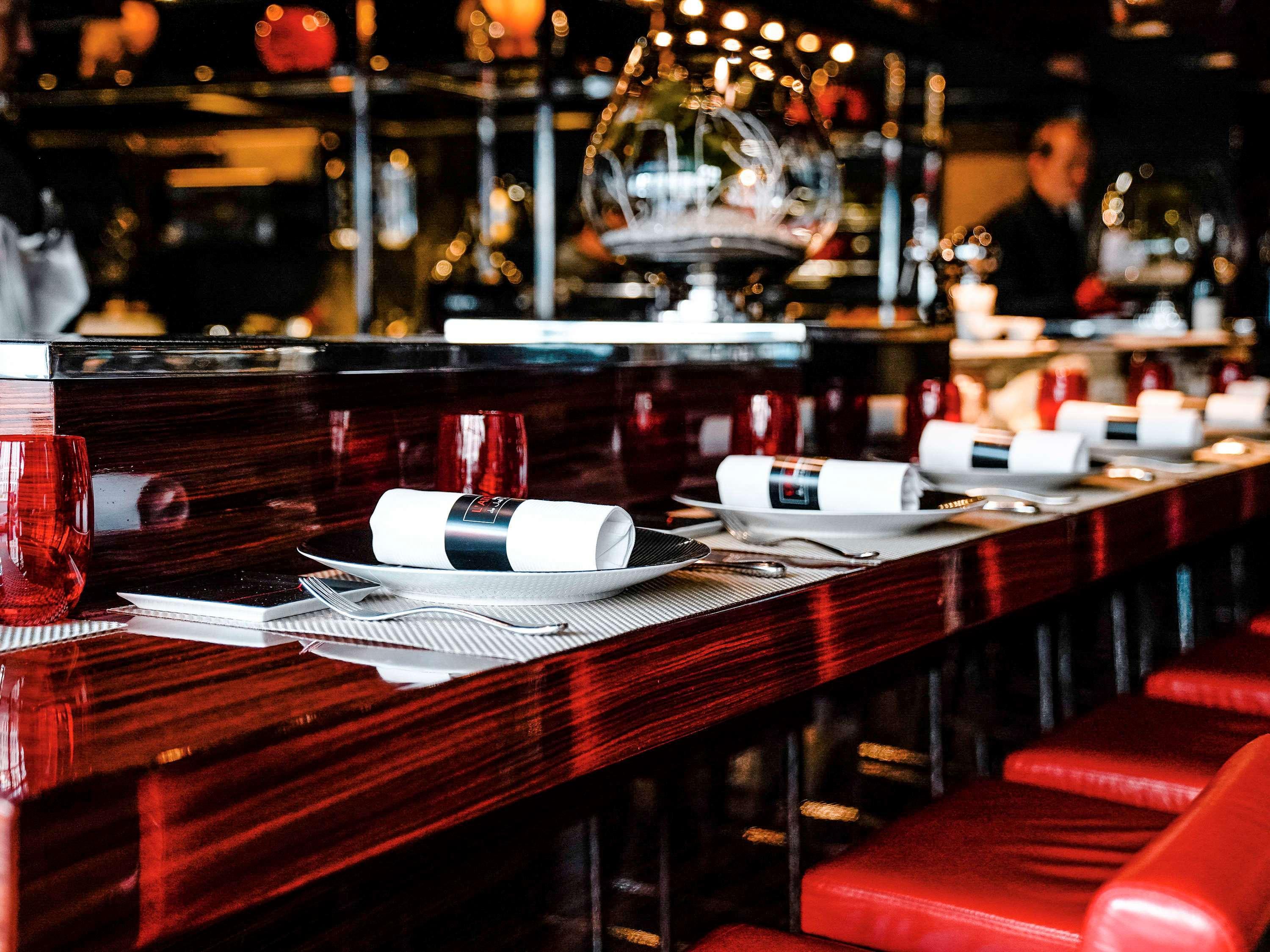 Hotel Pont Royal ปารีส ภายนอก รูปภาพ Interior of a restaurant