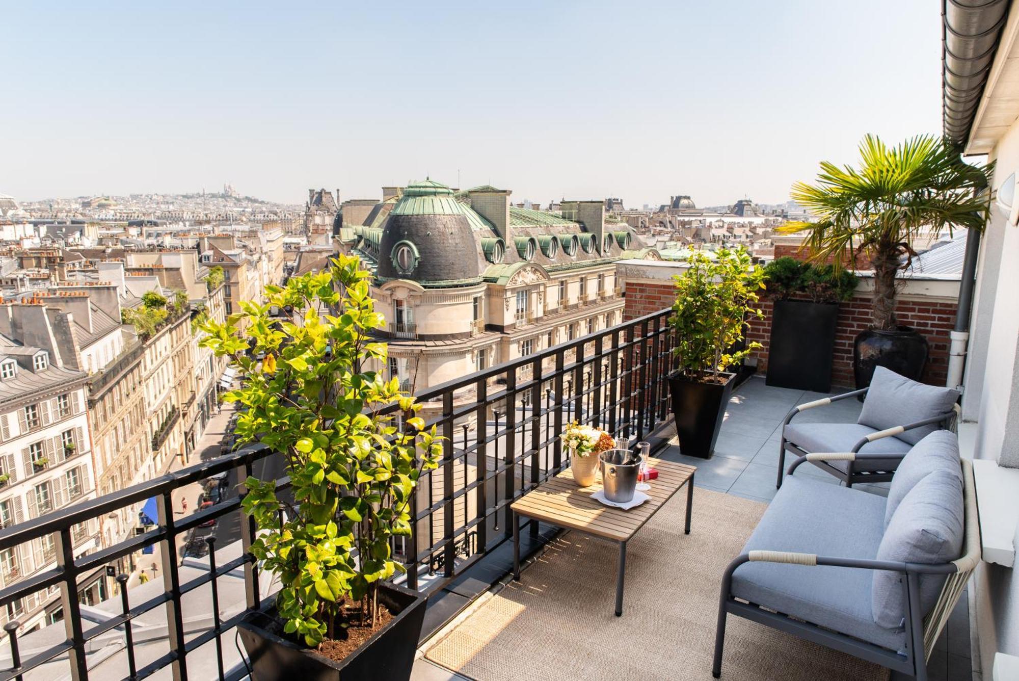 Hotel Pont Royal ปารีส ภายนอก รูปภาพ A balcony in Paris