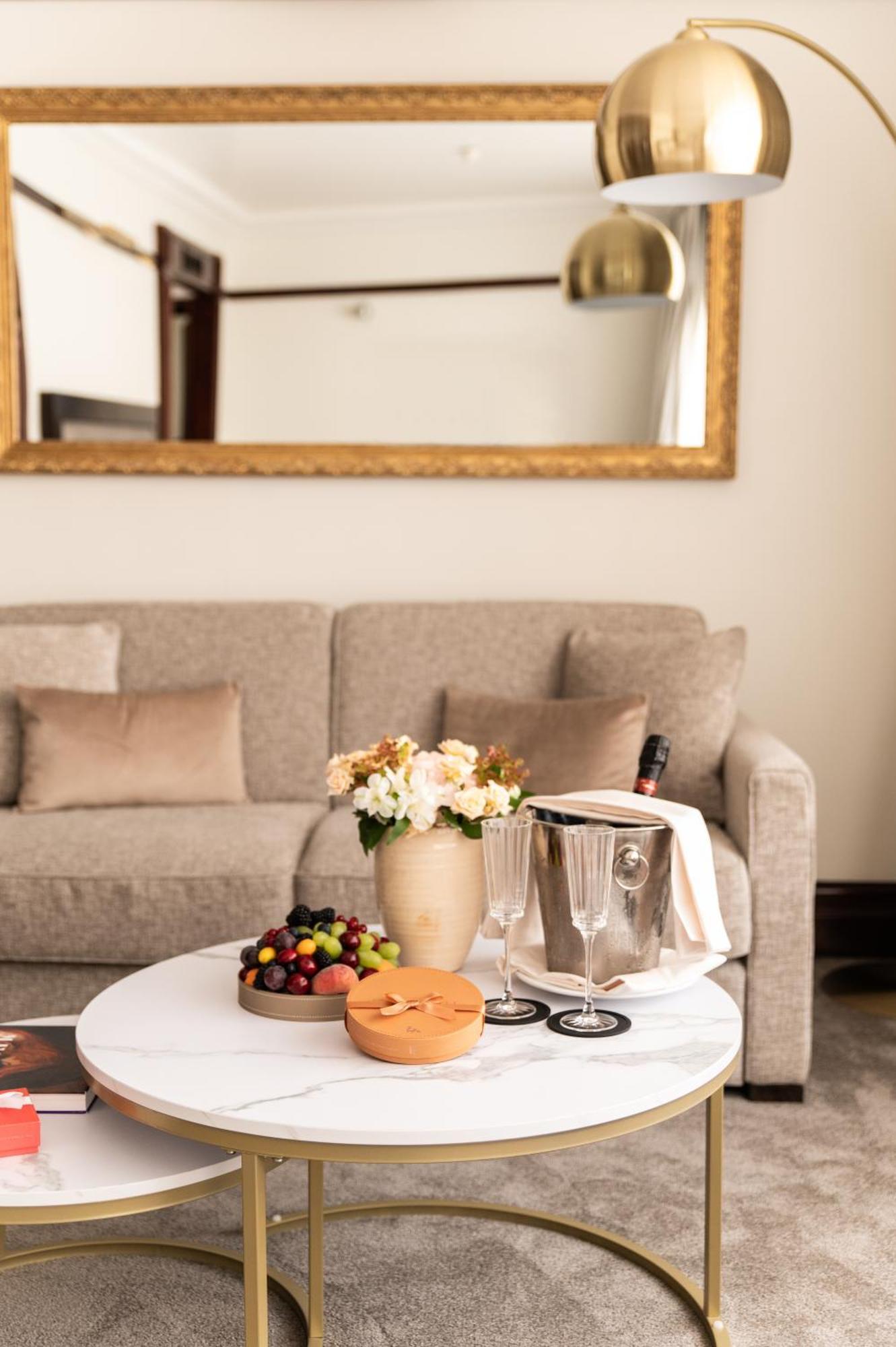 Hotel Pont Royal ปารีส ภายนอก รูปภาพ A living room at the hotel