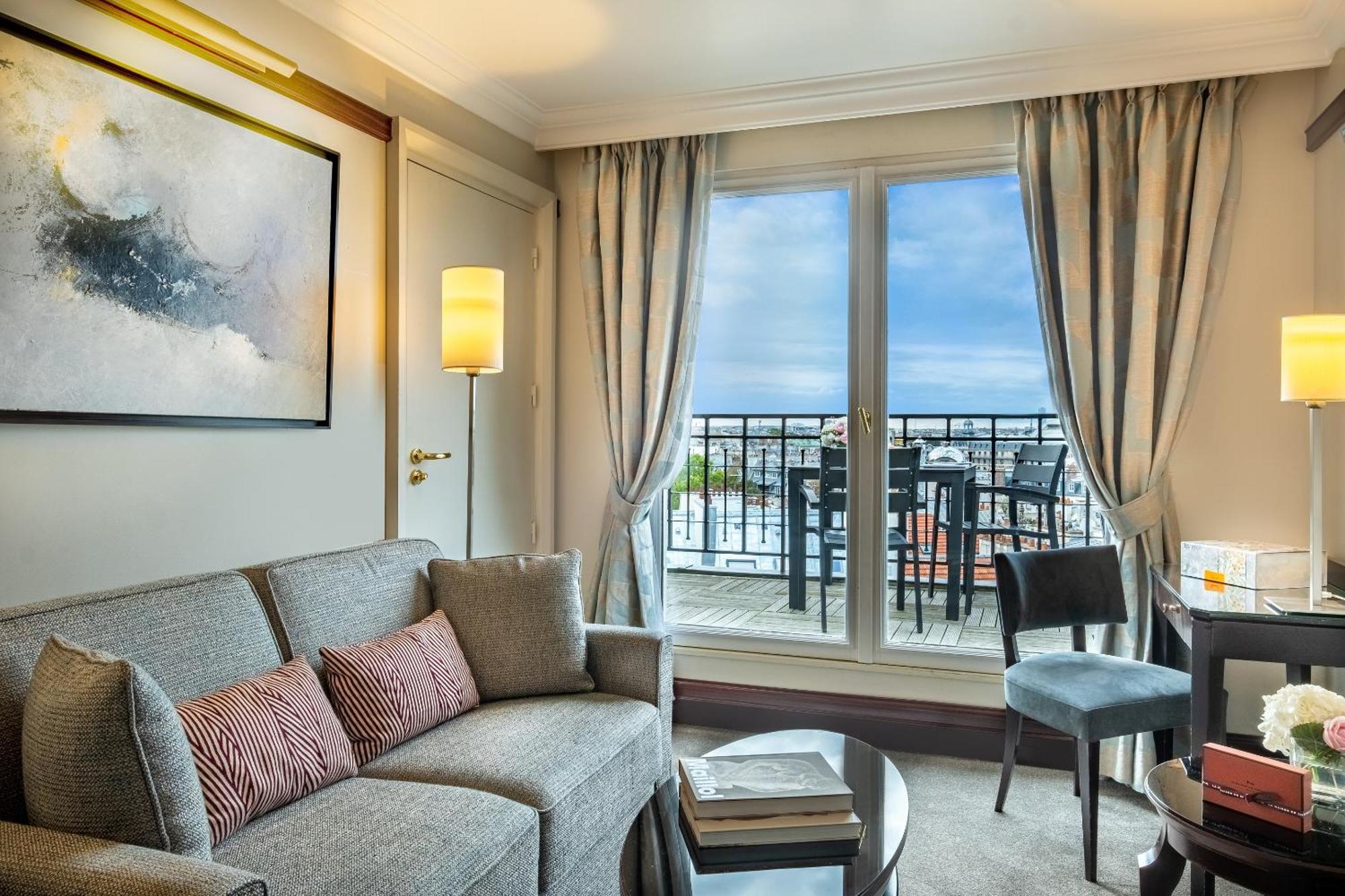 Hotel Pont Royal ปารีส ภายนอก รูปภาพ A suite at the hotel